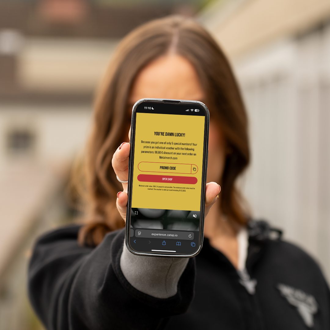 Person holding a smartphone outdoors. On it a golden ticket experience.