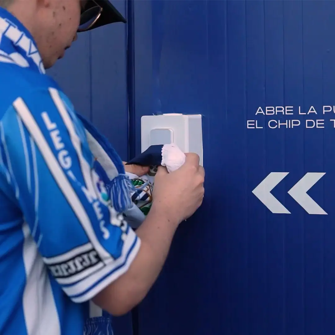 using scarf for mystery box